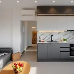 Ammolofos Luxury & 알리코비치